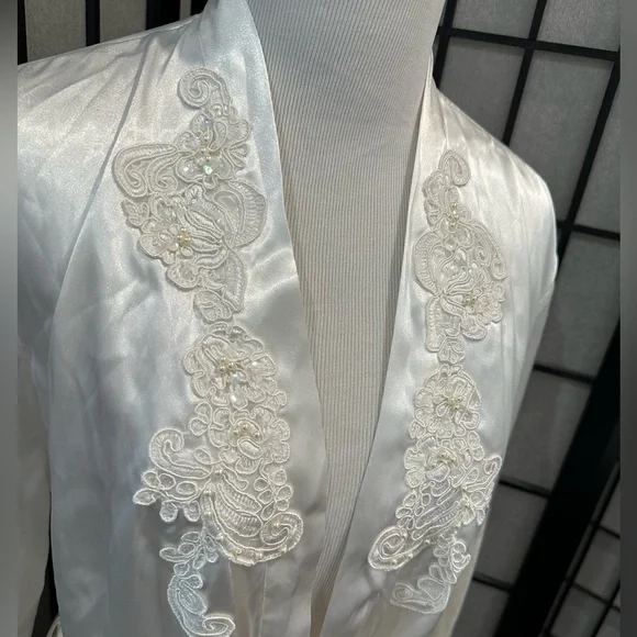 Victoria’s Secret Satin Robe - Picture 2 of 3